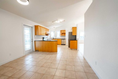 119 Grand River Boulevard West, Lethbridge, AB - Indoor Photo Showing Kitchen