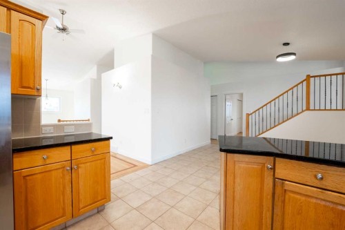 119 Grand River Boulevard West, Lethbridge, AB - Indoor Photo Showing Kitchen