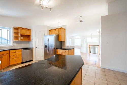 119 Grand River Boulevard West, Lethbridge, AB - Indoor Photo Showing Kitchen