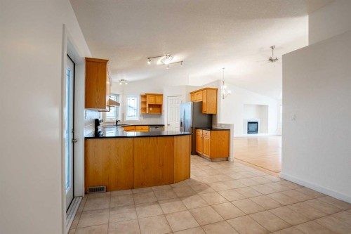 119 Grand River Boulevard West, Lethbridge, AB - Indoor Photo Showing Kitchen