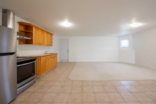 119 Grand River Boulevard West, Lethbridge, AB - Indoor Photo Showing Kitchen
