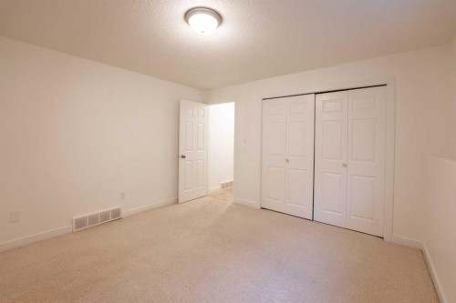 119 Grand River Boulevard West, Lethbridge, AB - Indoor Photo Showing Other Room