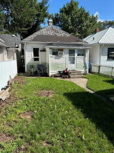 1610 3 Avenue North, Lethbridge, AB - Outdoor