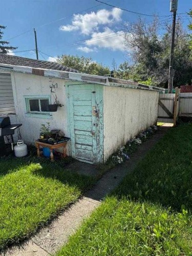 1610 3 Avenue North, Lethbridge, AB - Outdoor