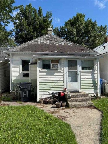 1610 3 Avenue North, Lethbridge, AB - Outdoor