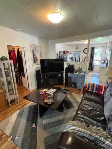 1610 3 Avenue North, Lethbridge, AB - Indoor Photo Showing Living Room