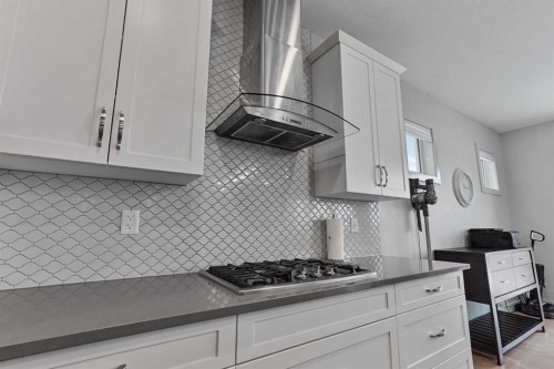 806 Miners Boulevard West, Lethbridge, AB - Indoor Photo Showing Kitchen With Upgraded Kitchen