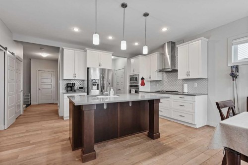 806 Miners Boulevard West, Lethbridge, AB - Indoor Photo Showing Kitchen With Upgraded Kitchen