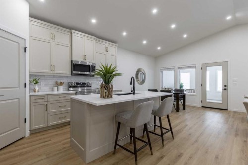 112 E 300 S, Raymond, AB - Indoor Photo Showing Kitchen With Upgraded Kitchen