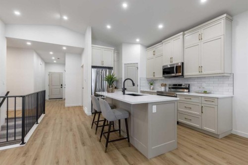 112 E 300 S, Raymond, AB - Indoor Photo Showing Kitchen With Upgraded Kitchen