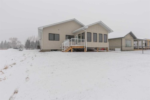 112 E 300 S, Raymond, AB - Outdoor