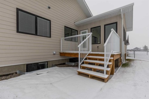 112 E 300 S, Raymond, AB - Outdoor With Exterior