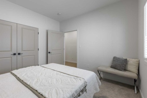 112 E 300 S, Raymond, AB - Indoor Photo Showing Bedroom