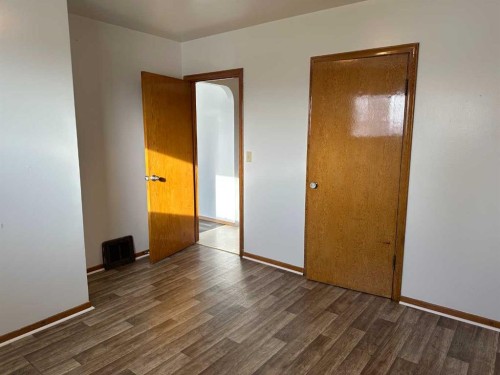 114 3 Avenue North, Vauxhall, AB - Indoor Photo Showing Other Room