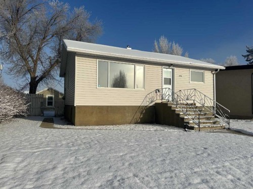 114 3 Avenue North, Vauxhall, AB - Outdoor