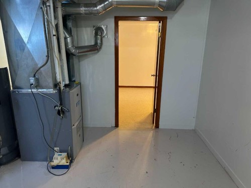 114 3 Avenue North, Vauxhall, AB - Indoor Photo Showing Other Room