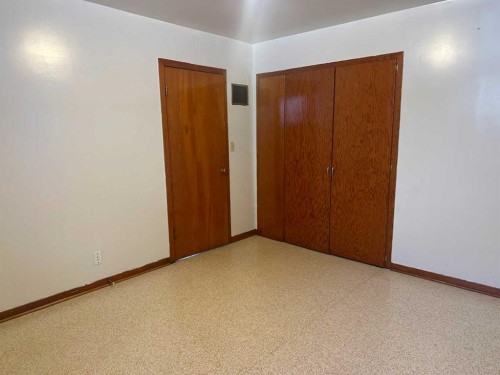 114 3 Avenue North, Vauxhall, AB - Indoor Photo Showing Other Room