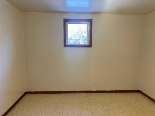 114 3 Avenue North, Vauxhall, AB - Indoor Photo Showing Other Room