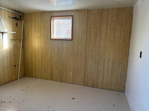 114 3 Avenue North, Vauxhall, AB - Indoor Photo Showing Other Room