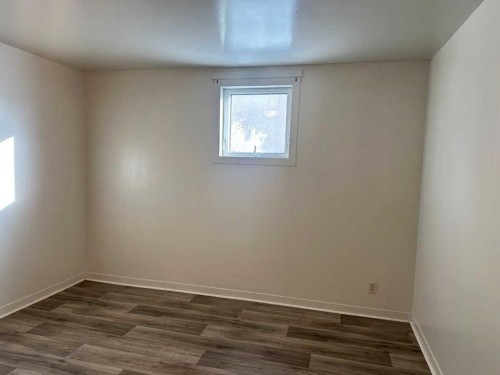114 3 Avenue North, Vauxhall, AB - Indoor Photo Showing Other Room