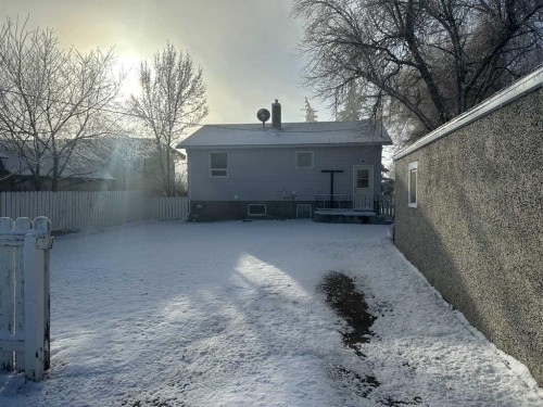 114 3 Avenue North, Vauxhall, AB - Outdoor