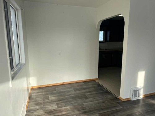 114 3 Avenue North, Vauxhall, AB - Indoor Photo Showing Other Room