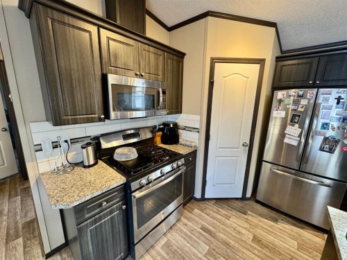 95041A Hwy 2, Fort Macleod, AB - Indoor Photo Showing Kitchen