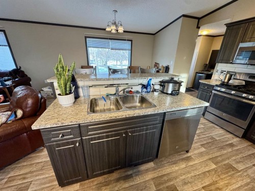95041A Hwy 2, Fort Macleod, AB - Indoor Photo Showing Kitchen With Double Sink