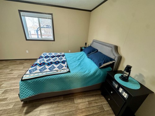 95041A Hwy 2, Fort Macleod, AB - Indoor Photo Showing Bedroom