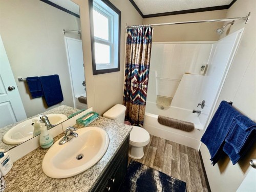 95041A Hwy 2, Fort Macleod, AB - Indoor Photo Showing Bathroom