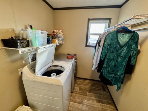 95041A Hwy 2, Fort Macleod, AB - Indoor Photo Showing Laundry Room