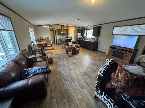 95041A Hwy 2, Fort Macleod, AB - Indoor Photo Showing Living Room