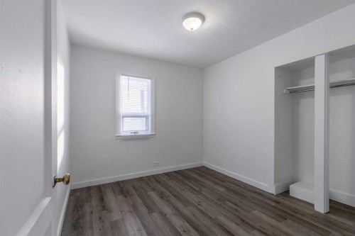 184 W 100 S, Raymond, AB - Indoor Photo Showing Other Room