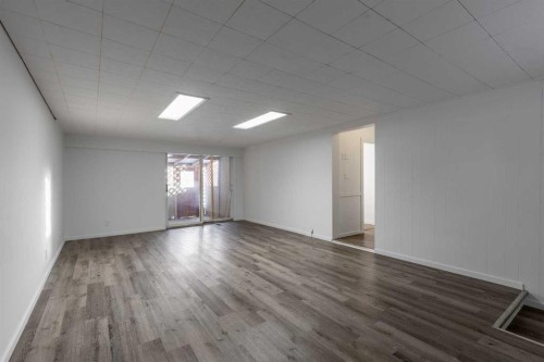 184 W 100 S, Raymond, AB - Indoor Photo Showing Other Room