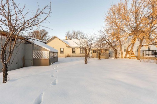 184 W 100 S, Raymond, AB - Outdoor