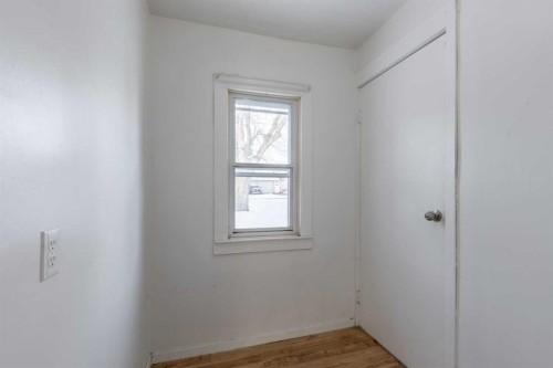 184 W 100 S, Raymond, AB - Indoor Photo Showing Other Room