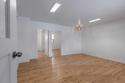 184 W 100 S, Raymond, AB - Indoor Photo Showing Other Room