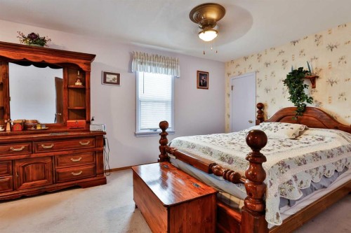 1807 2 Avenue North, Lethbridge, AB - Indoor Photo Showing Bedroom