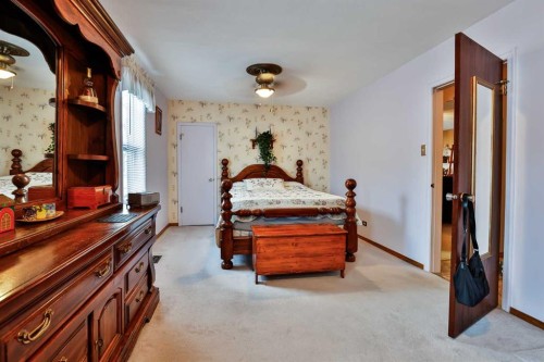 1807 2 Avenue North, Lethbridge, AB - Indoor Photo Showing Bedroom