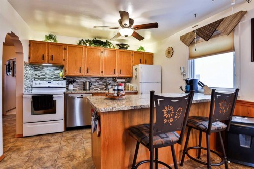 1807 2 Avenue North, Lethbridge, AB - Indoor Photo Showing Kitchen