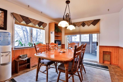 1807 2 Avenue North, Lethbridge, AB - Indoor Photo Showing Dining Room