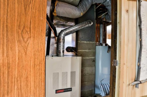 1807 2 Avenue North, Lethbridge, AB - Indoor Photo Showing Basement