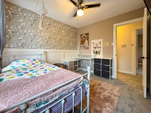 133 Laval Court West, Lethbridge, AB - Indoor Photo Showing Bedroom