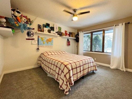 133 Laval Court West, Lethbridge, AB - Indoor Photo Showing Bedroom