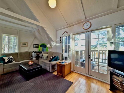 36 Lee Lake, Rural Pincher Creek No. 9, M.D. Of, AB - Indoor Photo Showing Living Room