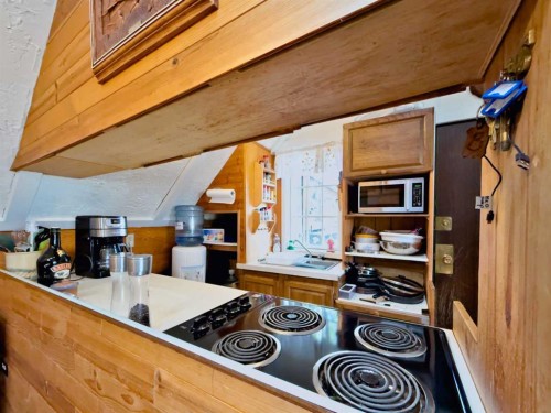 36 Lee Lake, Rural Pincher Creek No. 9, M.D. Of, AB - Indoor Photo Showing Kitchen