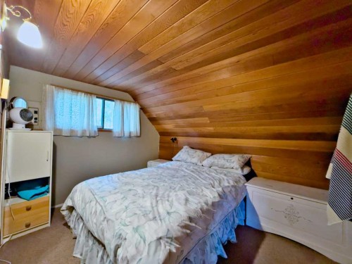 36 Lee Lake, Rural Pincher Creek No. 9, M.D. Of, AB - Indoor Photo Showing Bedroom