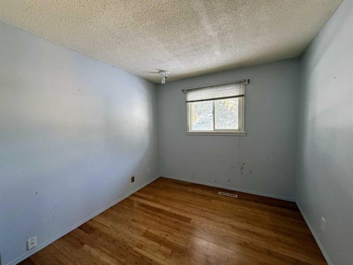 222 Eagle Road North, Lethbridge, AB - Indoor Photo Showing Other Room