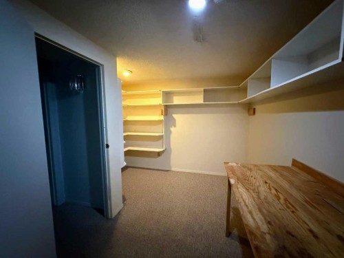 222 Eagle Road North, Lethbridge, AB - Indoor