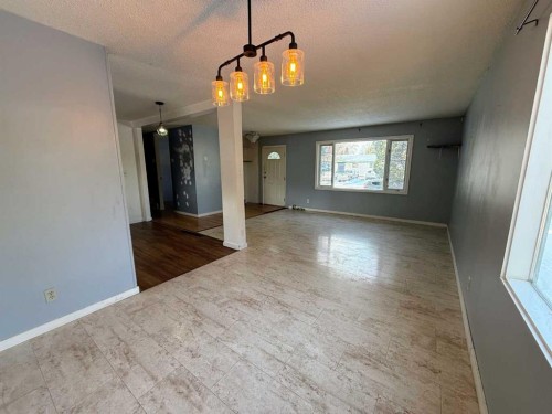 222 Eagle Road North, Lethbridge, AB - Indoor Photo Showing Other Room